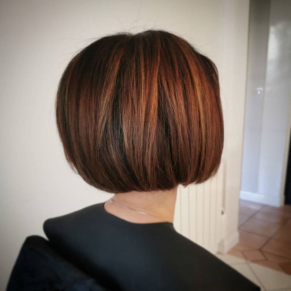 Carré plongeant brun réalisé au salon